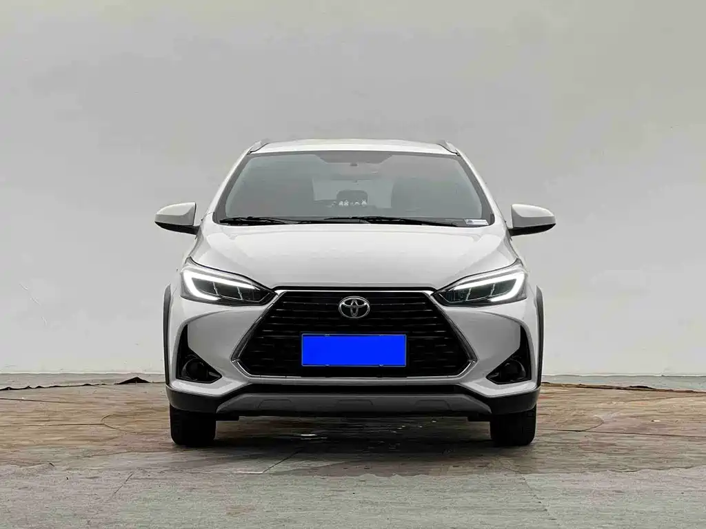 Toyota Yaris L — фото 2