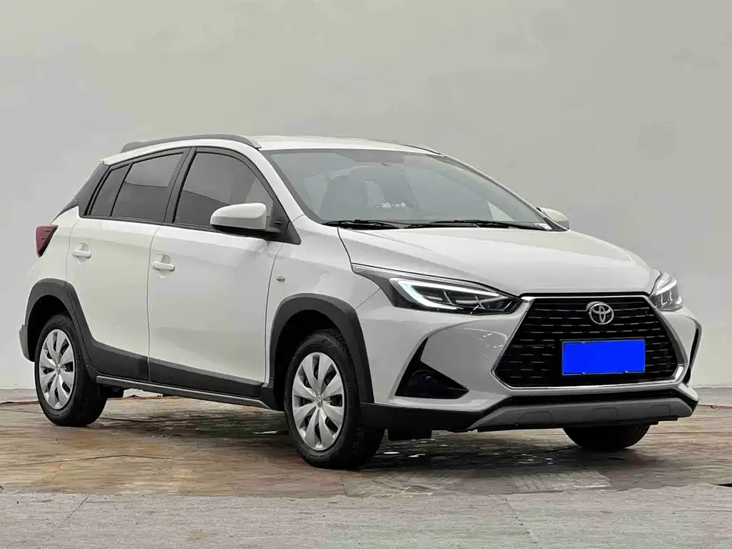Toyota Yaris L — фото 3