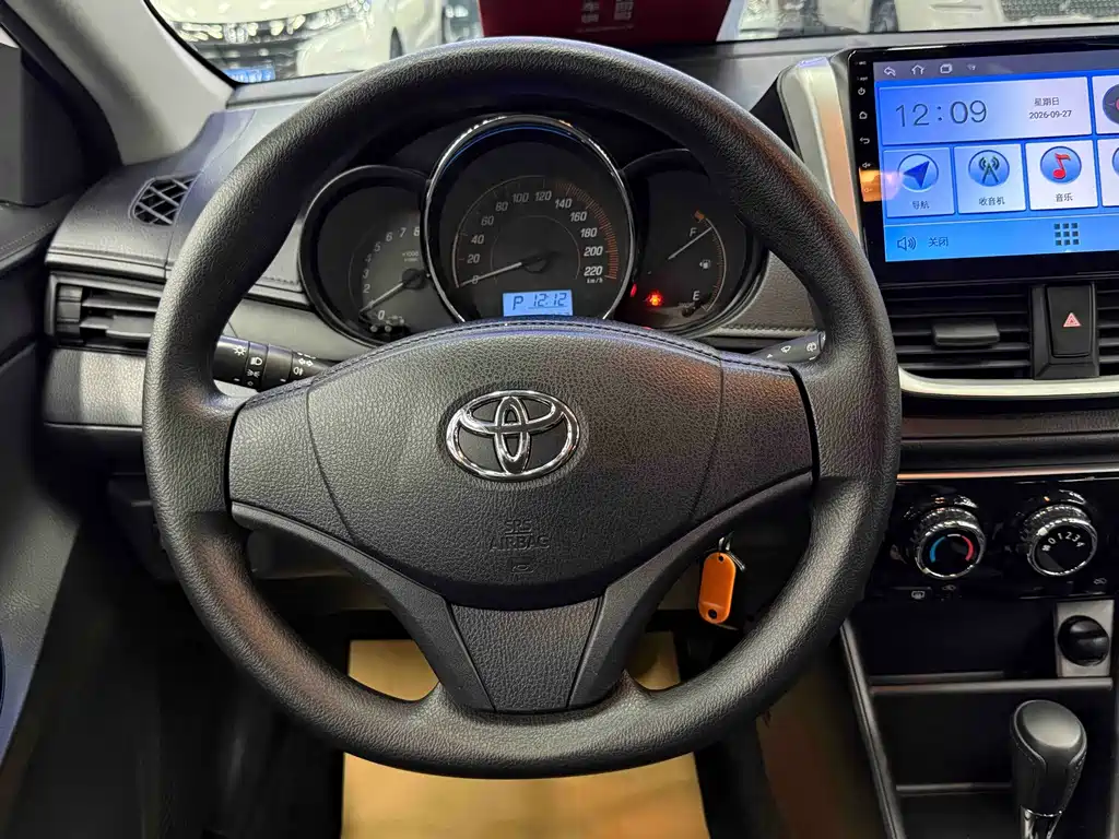Toyota Yaris L — фото 10