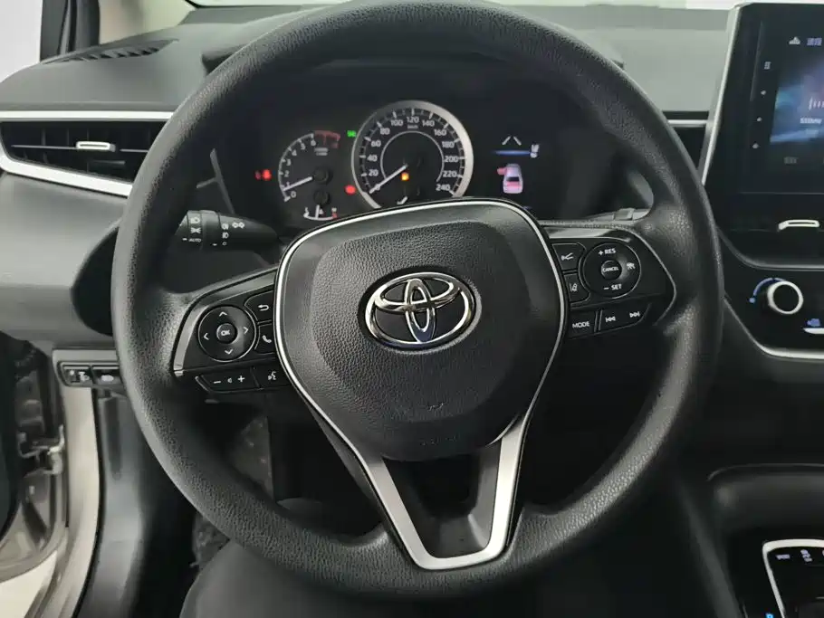 Toyota Corolla — фото 15