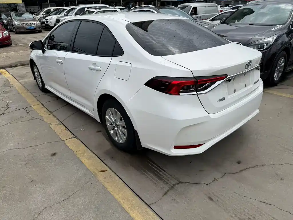 Toyota Corolla — фото 10