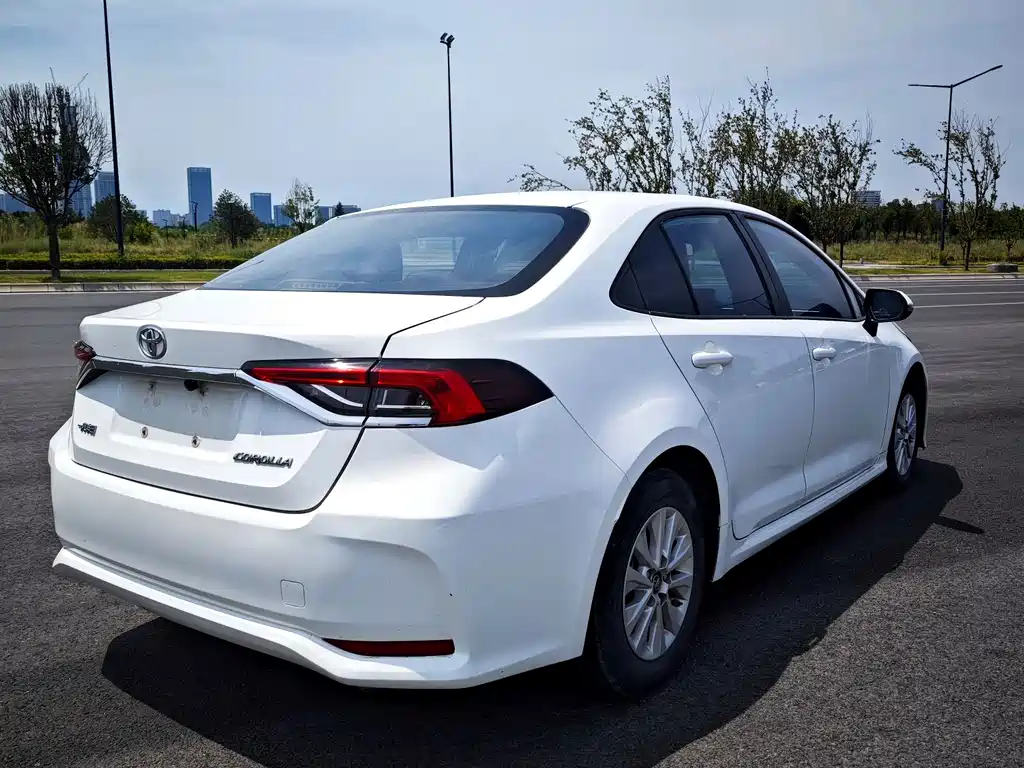Toyota Corolla — фото 3