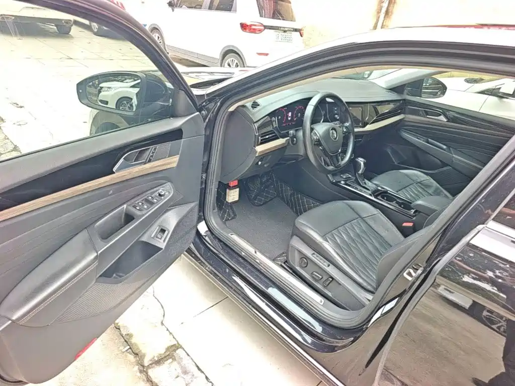 Volkswagen Passat — фото 16