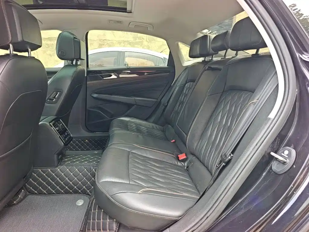 Volkswagen Passat — фото 17