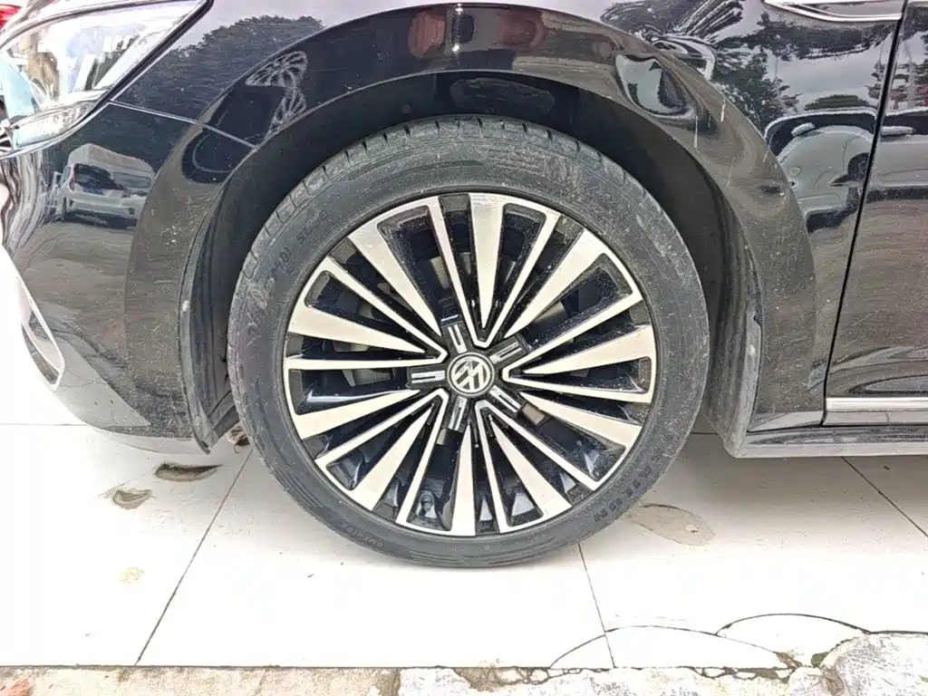Volkswagen Passat — фото 23
