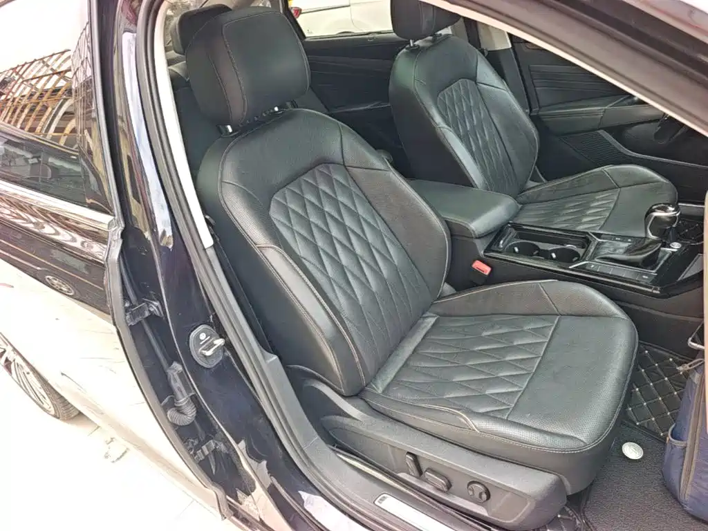Volkswagen Passat — фото 25