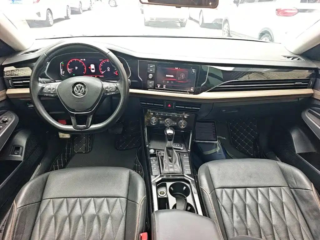 Volkswagen Passat — фото 10