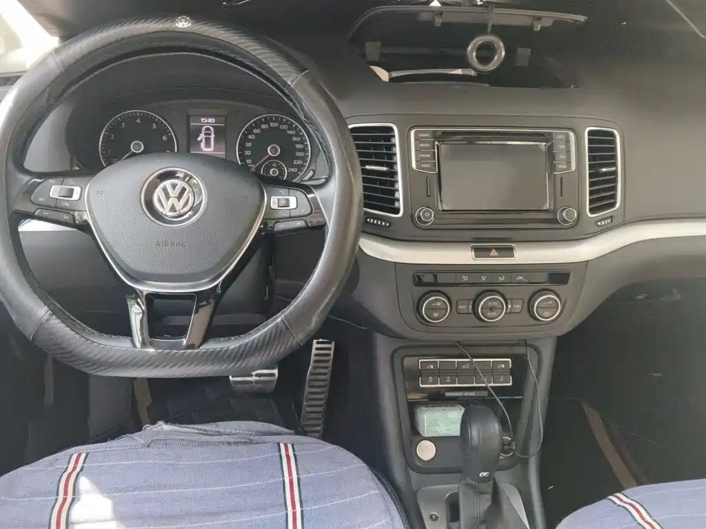 Volkswagen Sharan — фото 10