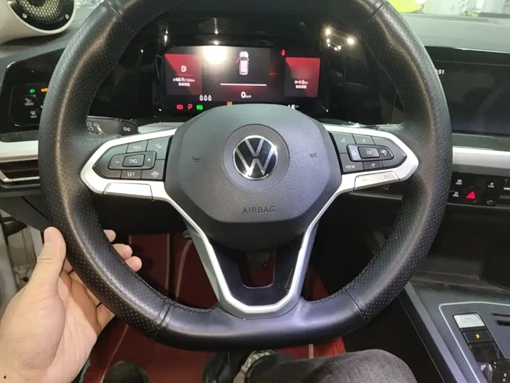 Volkswagen Golf — фото 11
