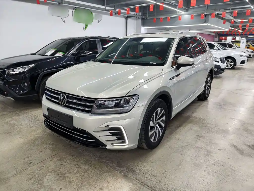 Volkswagen Tiguan L PHEV — фото 2