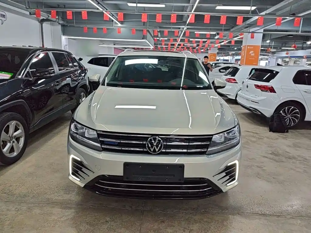 Volkswagen Tiguan L PHEV — фото 3