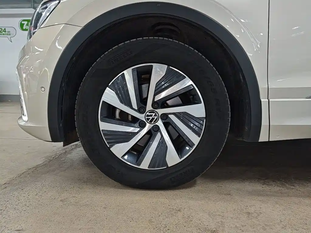 Volkswagen Tiguan L PHEV — фото 23