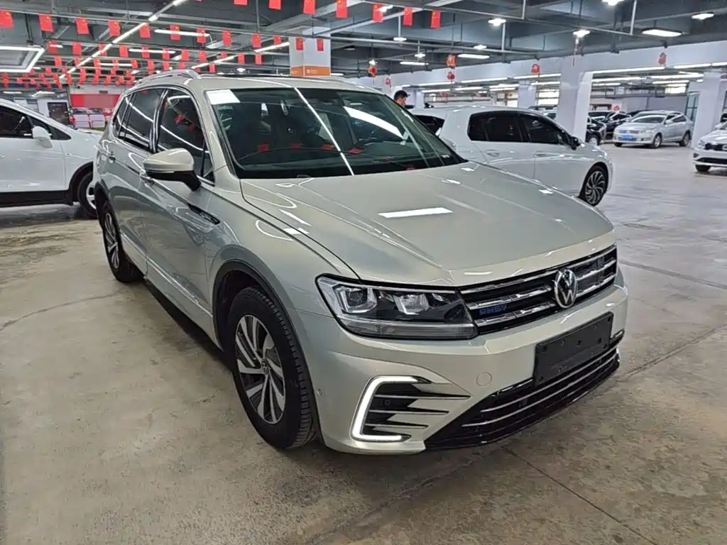 Volkswagen Tiguan L PHEV — фото 4