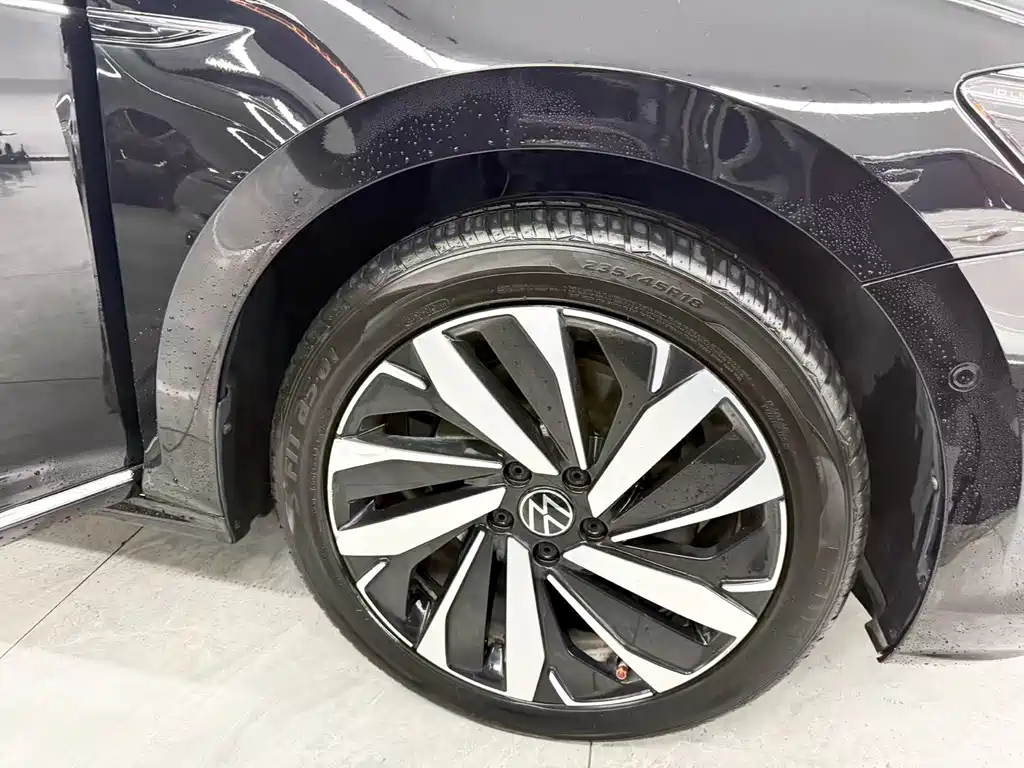 Volkswagen Passat — фото 23