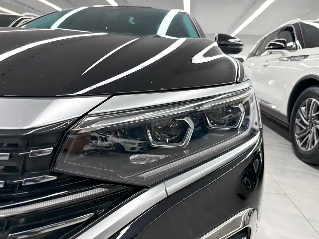 Volkswagen Passat — фото 25