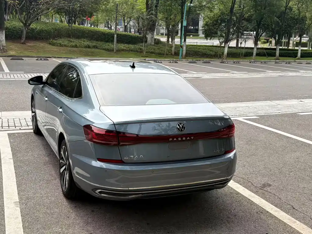 Volkswagen Passat — фото 11