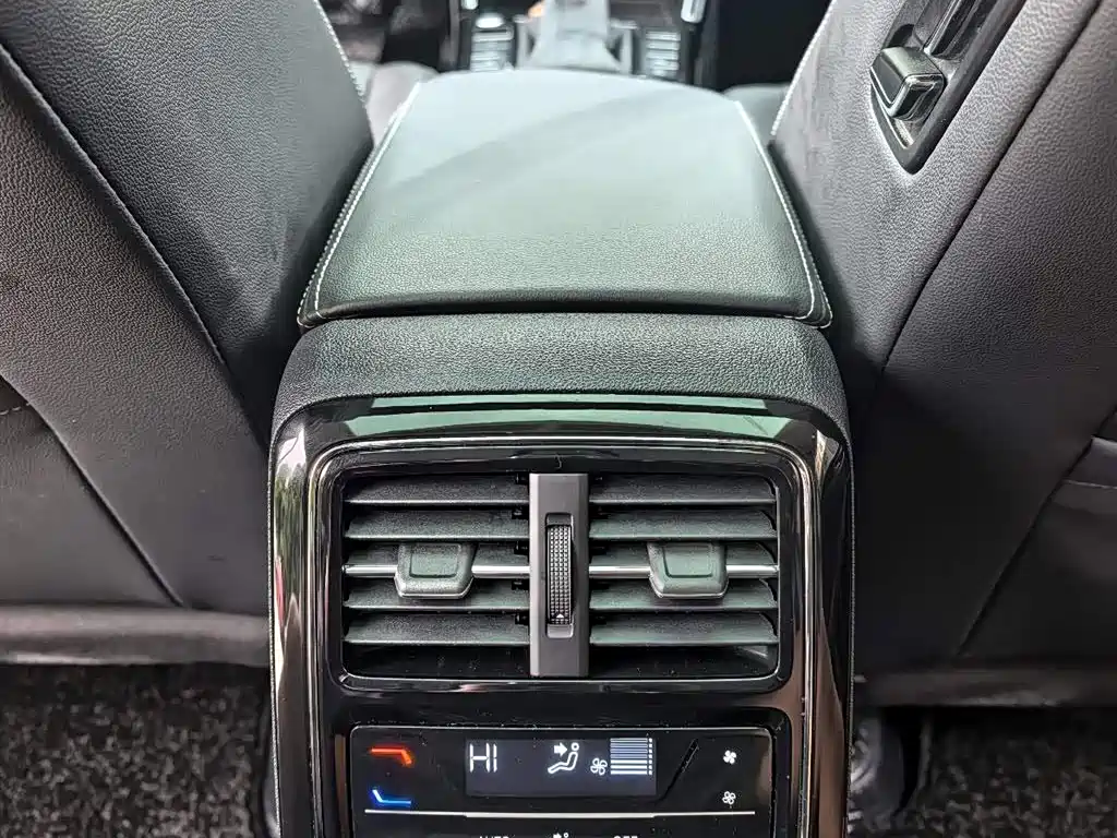 Volkswagen Passat — фото 11