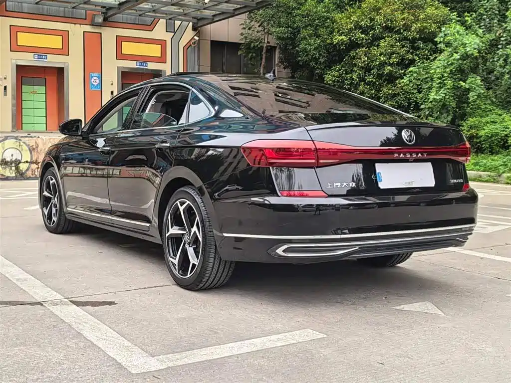 Volkswagen Passat — фото 17