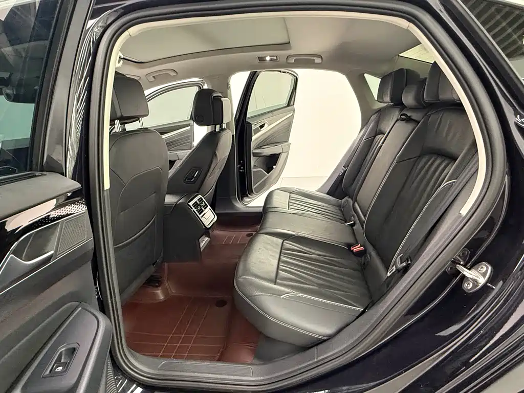 Volkswagen Passat — фото 14