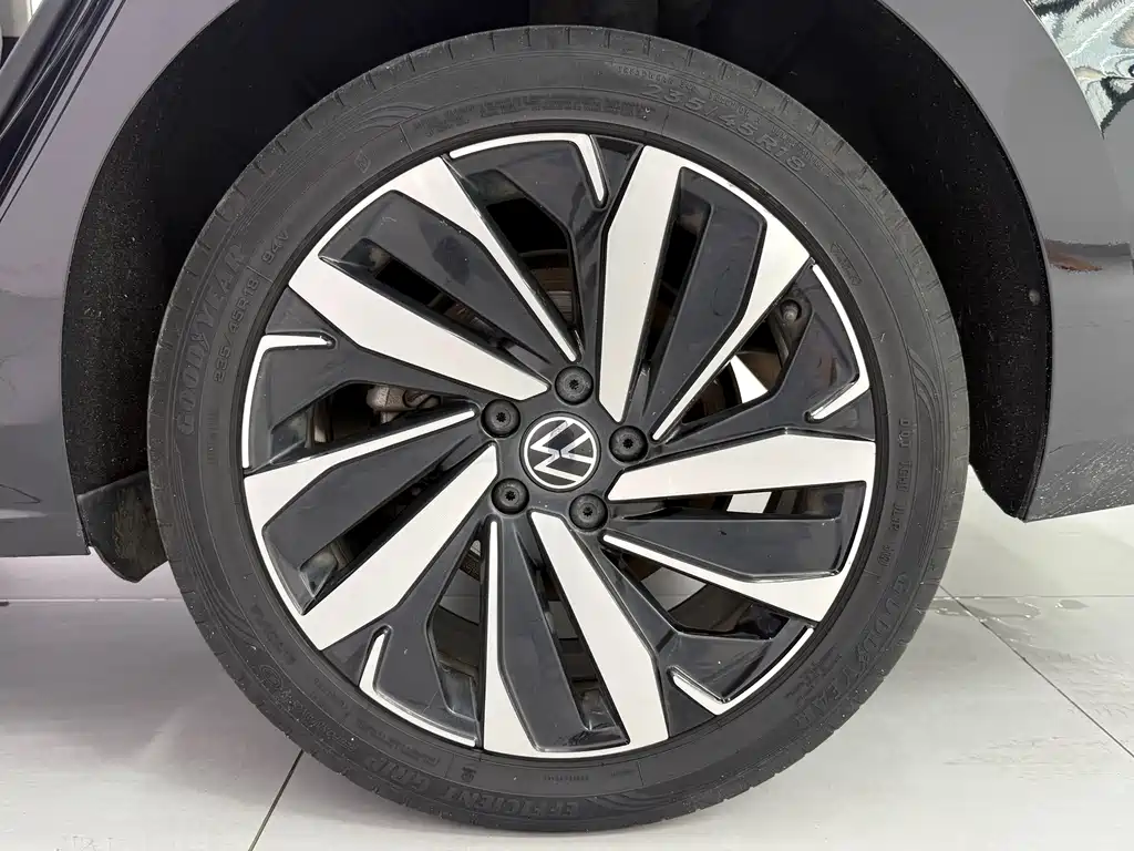 Volkswagen Passat — фото 17