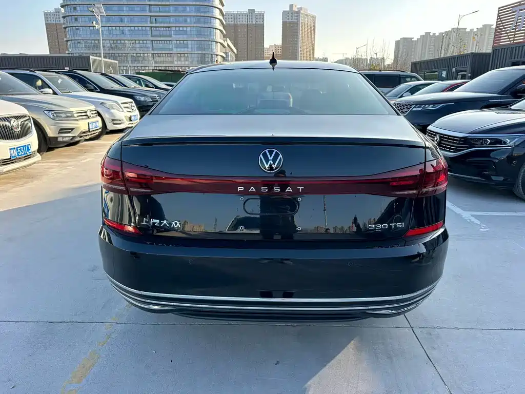 Volkswagen Passat — фото 8