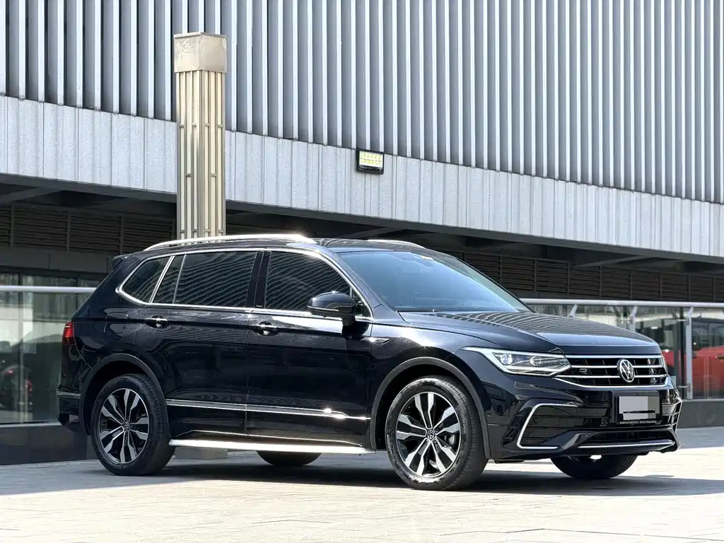 Volkswagen Tiguan L — фото 2