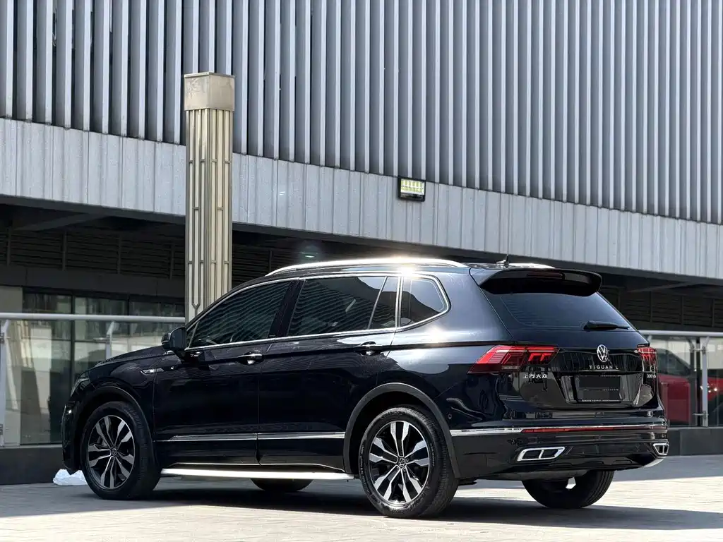 Volkswagen Tiguan L — фото 8