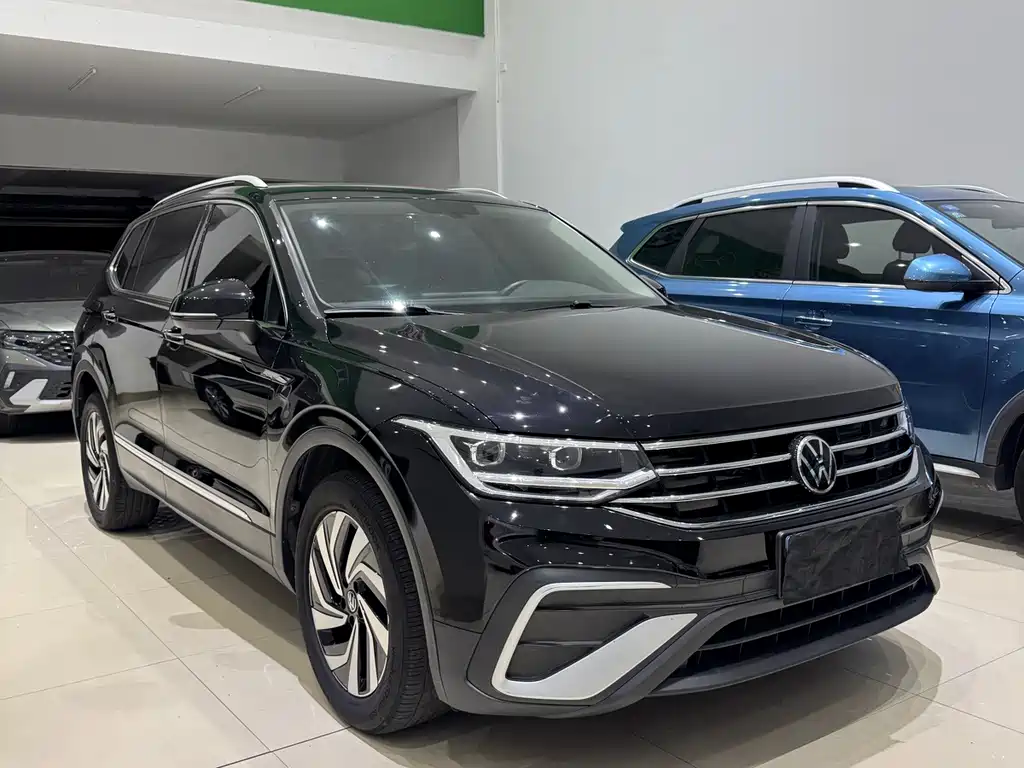 Volkswagen Tiguan L — фото 2