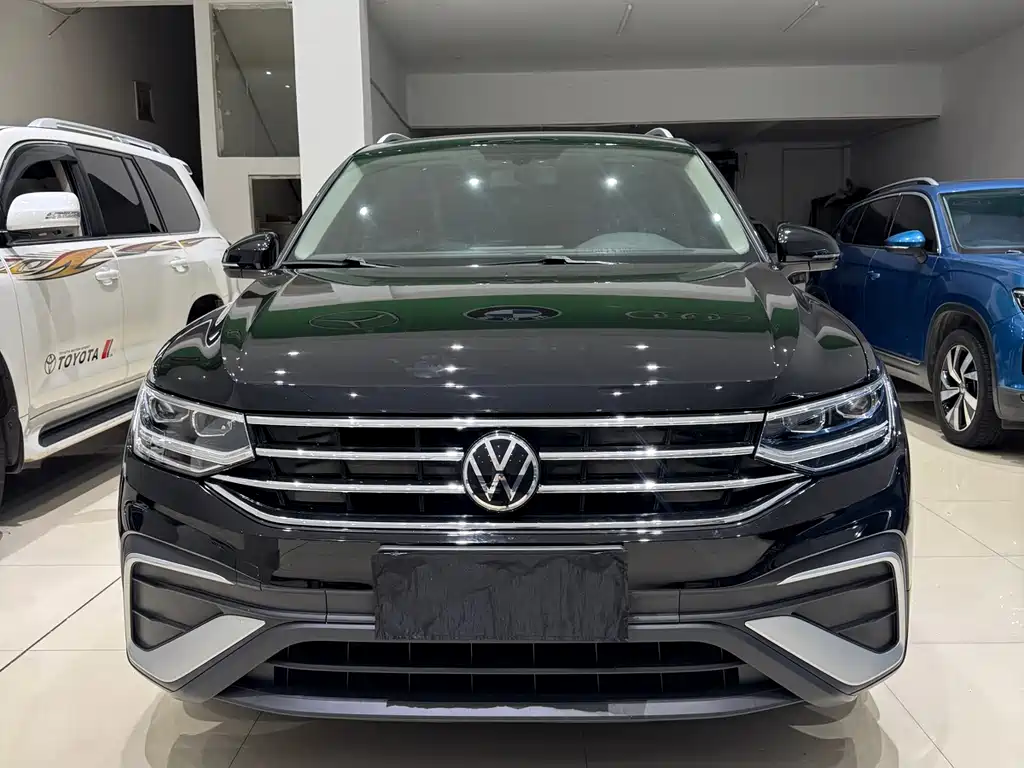 Volkswagen Tiguan L — фото 3