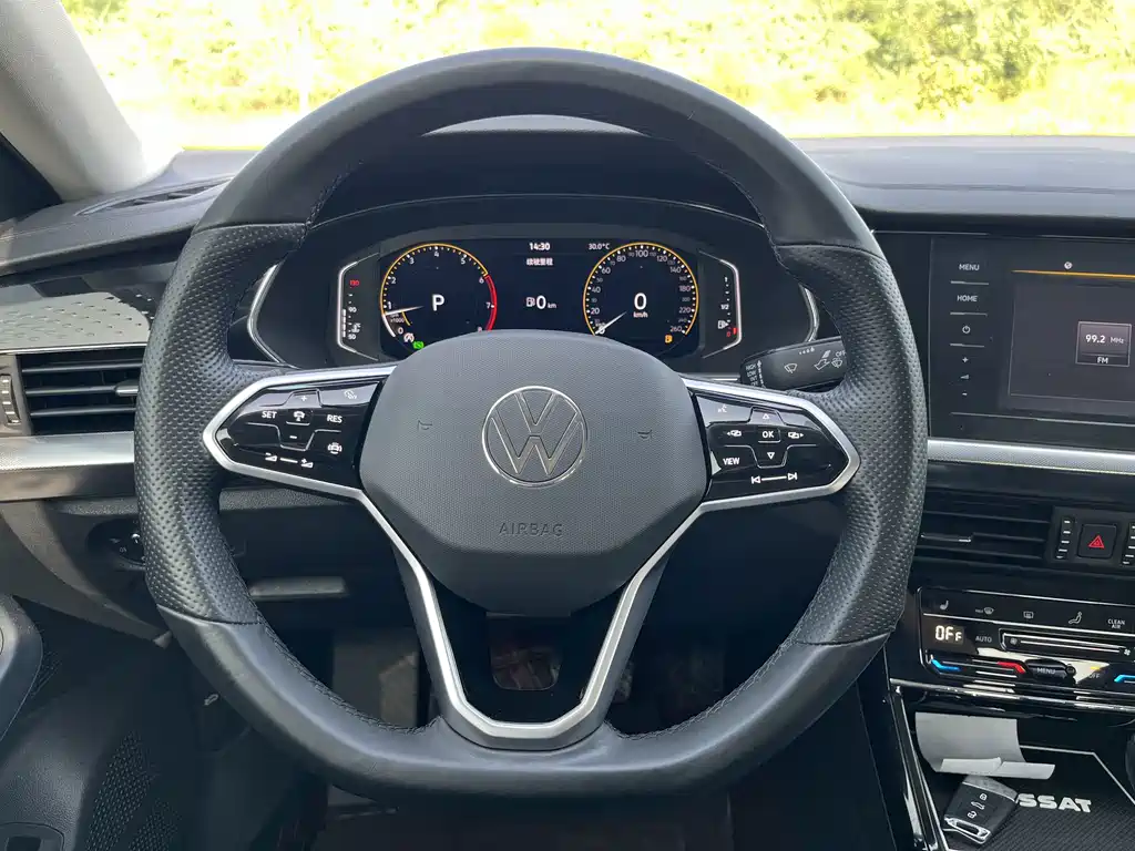 Volkswagen Passat — фото 7