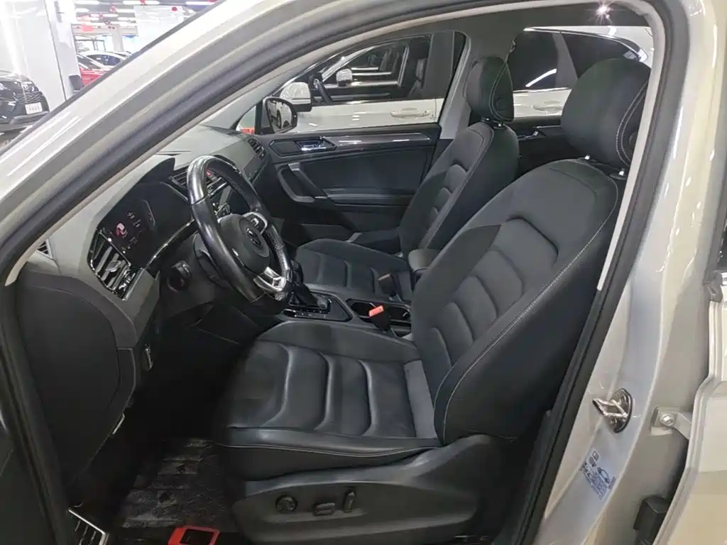 Volkswagen Tiguan L — фото 15