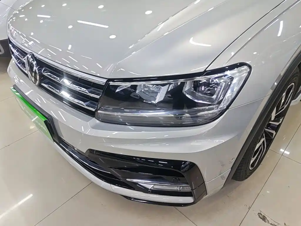 Volkswagen Tiguan L — фото 24