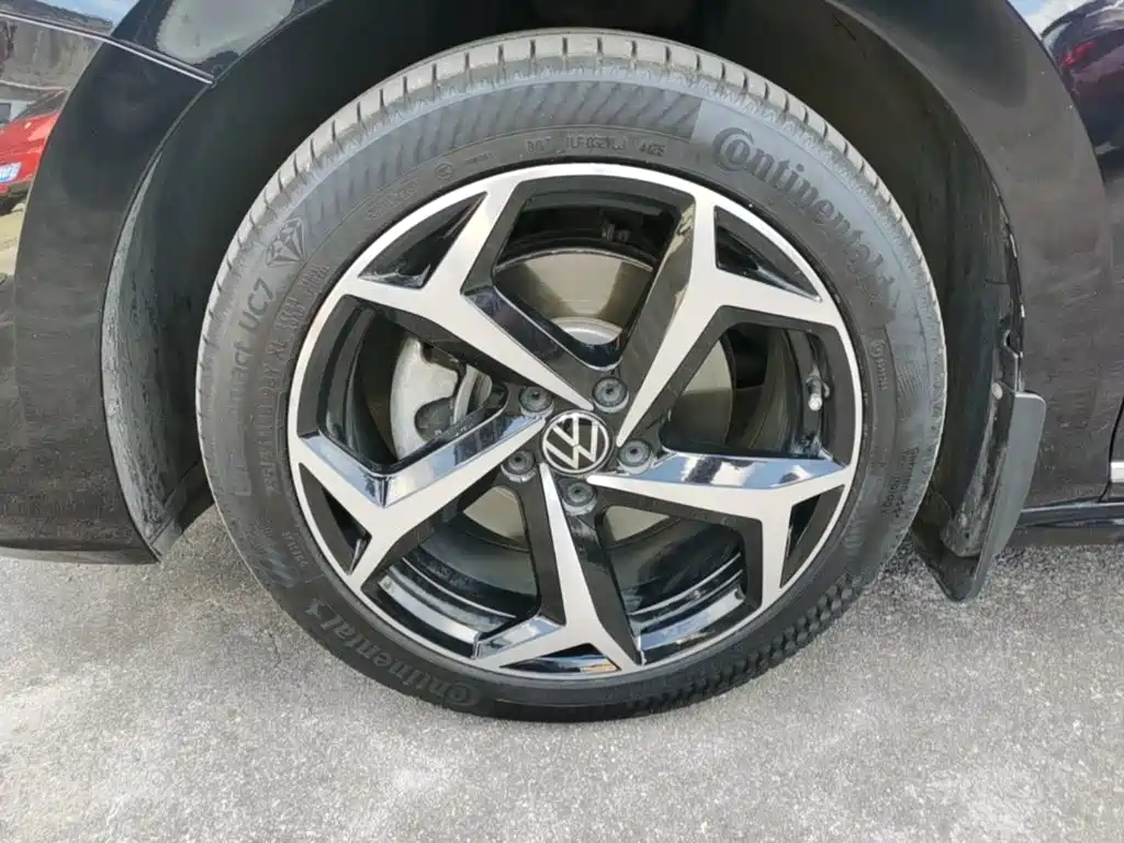 Volkswagen Passat — фото 23