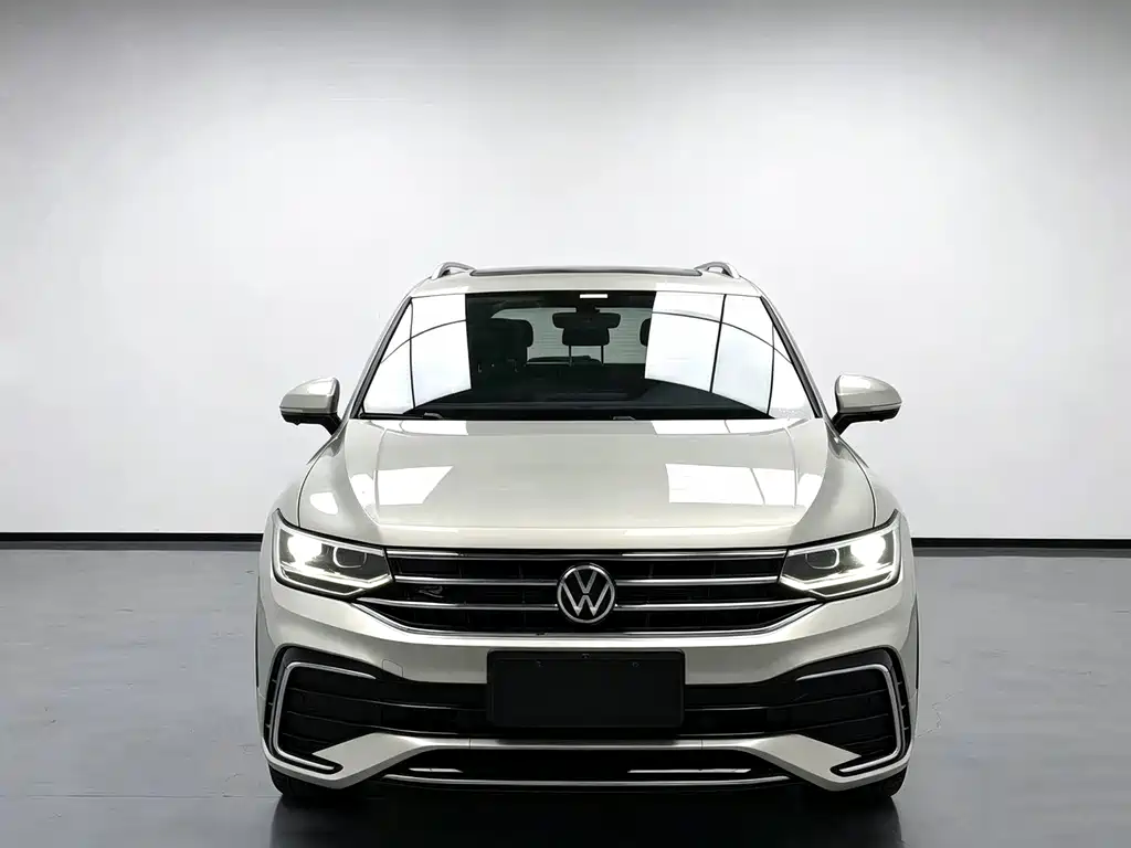 Volkswagen Tiguan L — фото 2