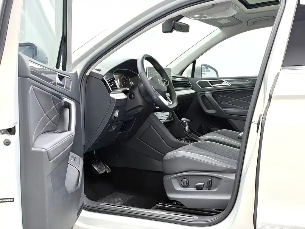 Volkswagen Tiguan L — фото 3