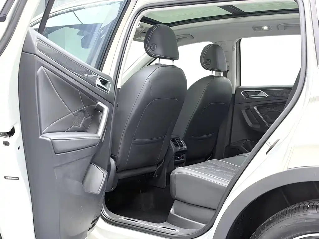 Volkswagen Tiguan L — фото 4