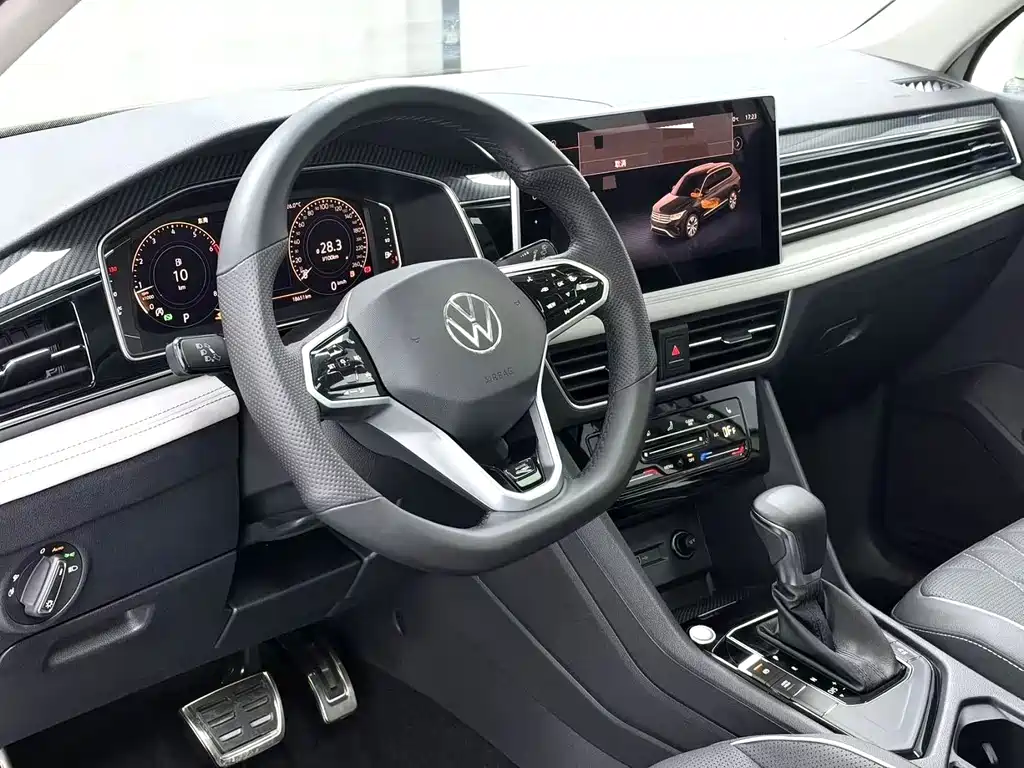 Volkswagen Tiguan L — фото 7