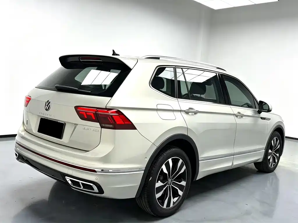 Volkswagen Tiguan L — фото 8