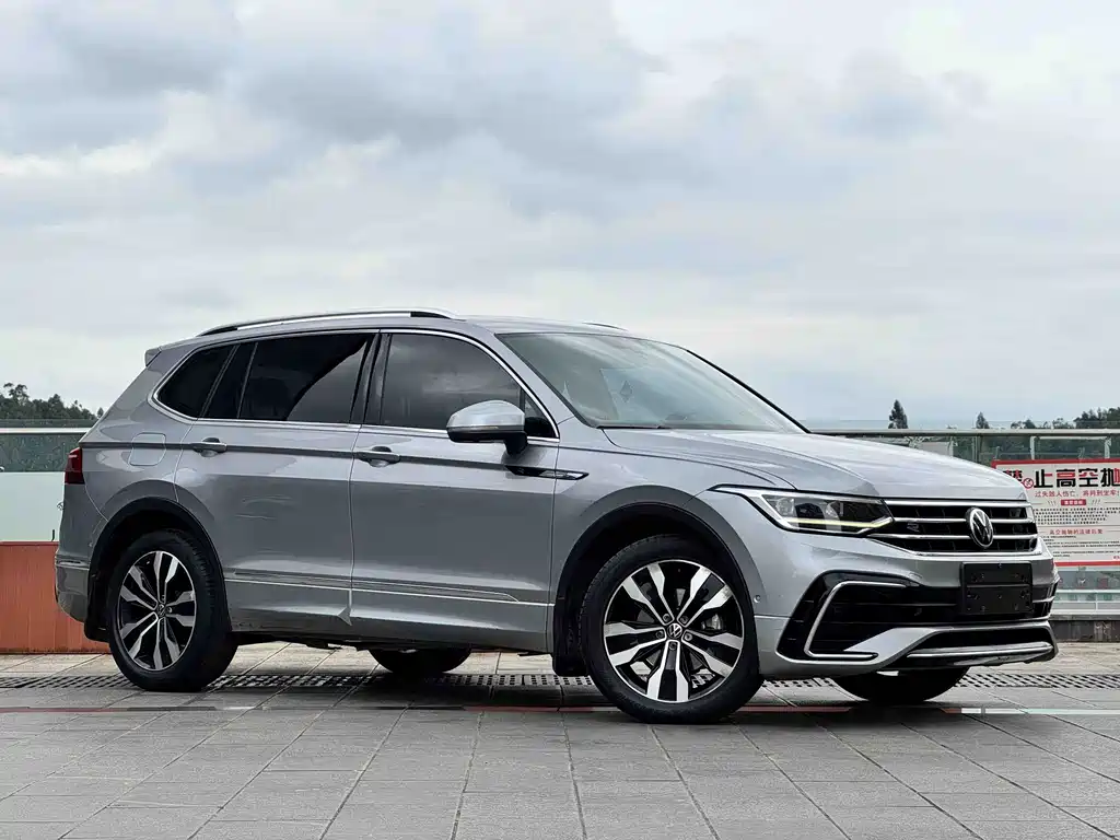 Volkswagen Tiguan L — фото 2