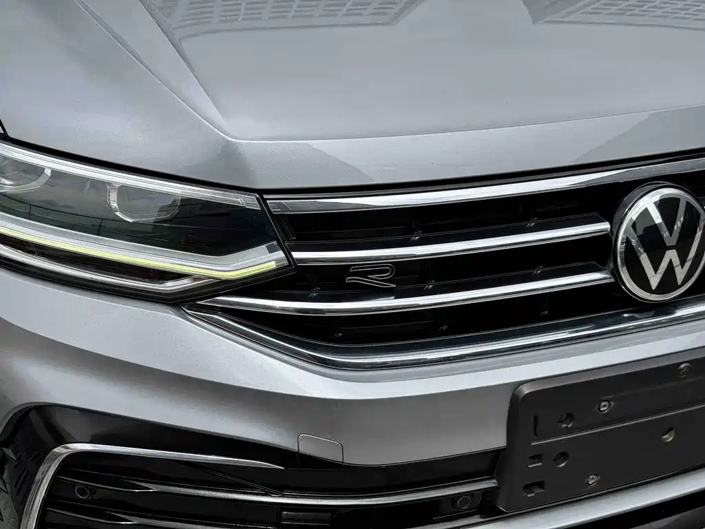 Volkswagen Tiguan L — фото 14