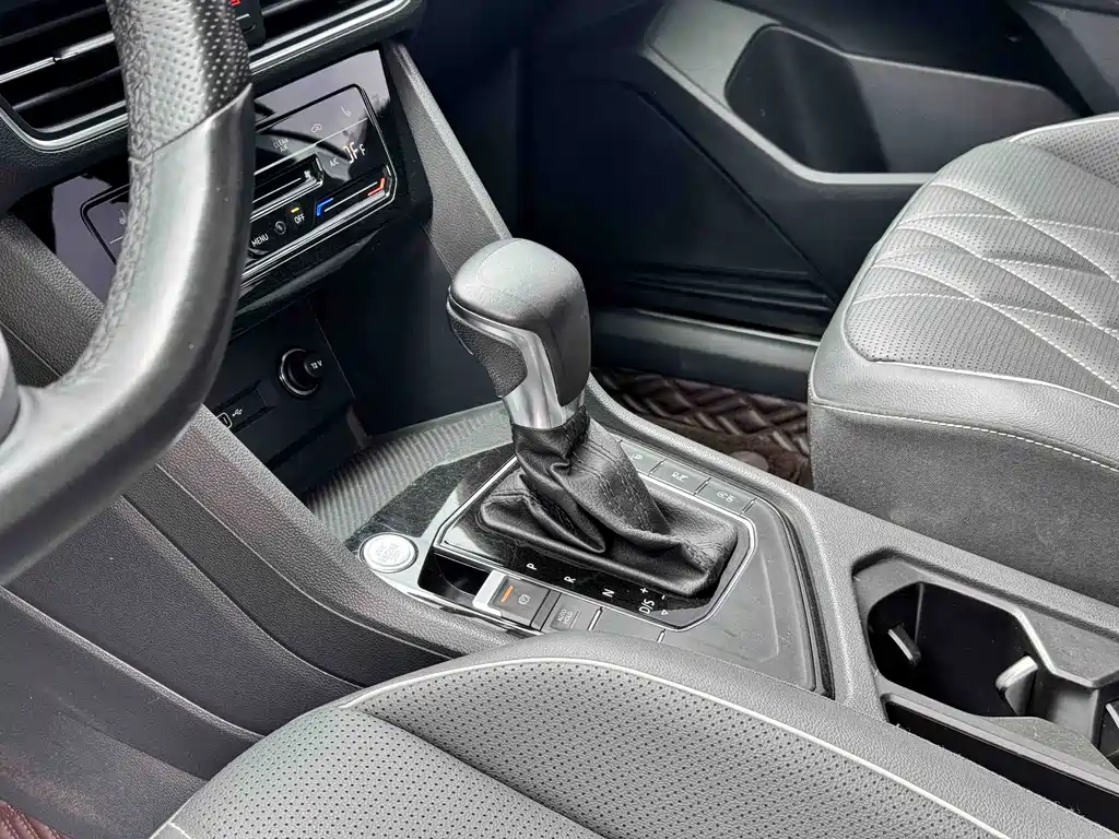 Volkswagen Tiguan L — фото 5