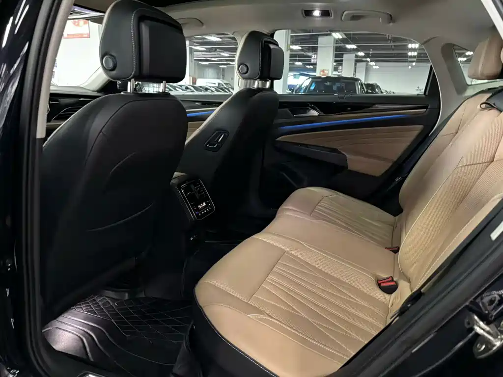 Volkswagen Passat — фото 6