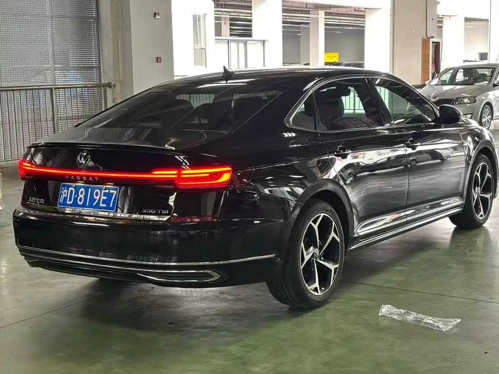 Volkswagen Passat — фото 7