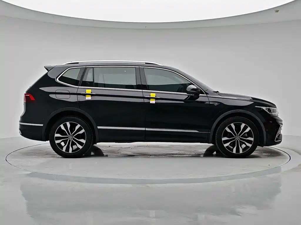 Volkswagen Tiguan L — фото 8
