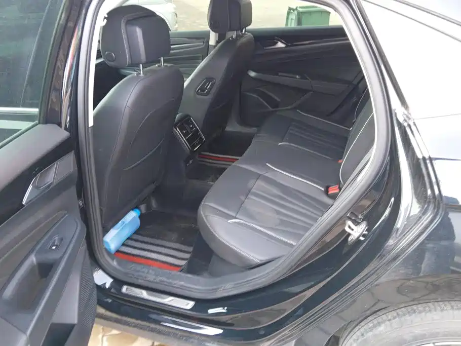 Volkswagen Passat — фото 11