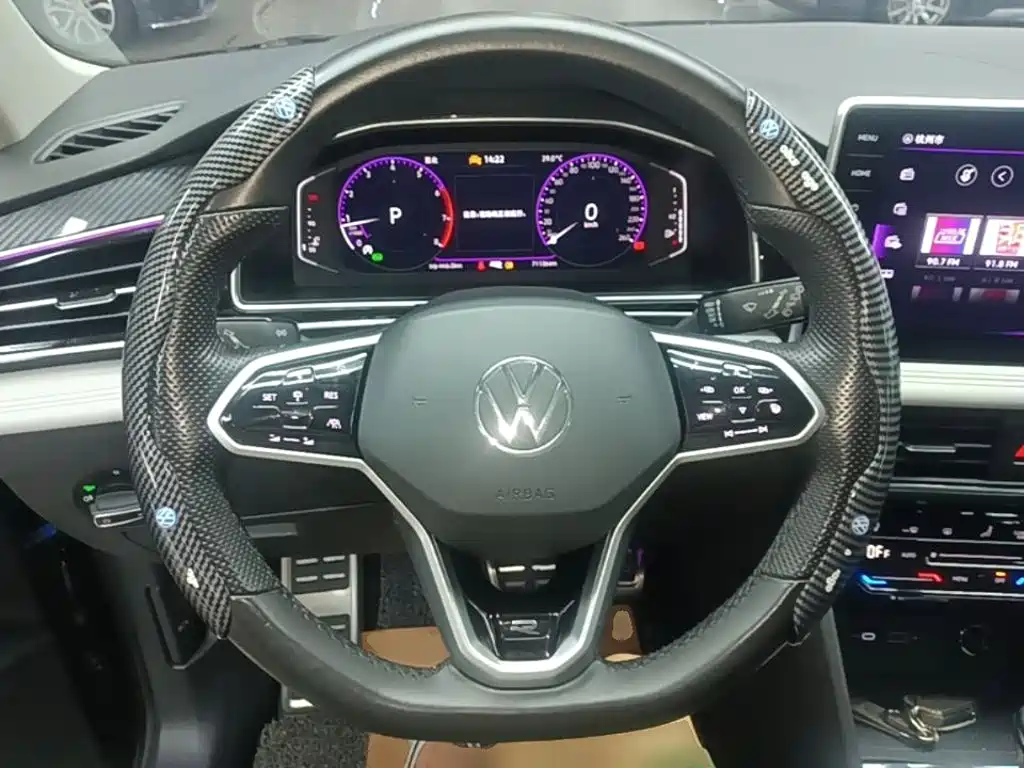 Volkswagen Tiguan L — фото 11