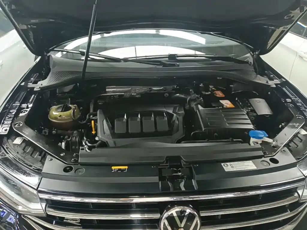 Volkswagen Tiguan L — фото 20