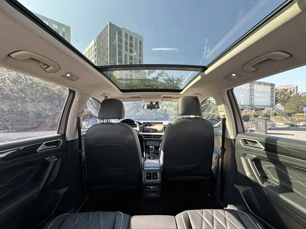 Volkswagen Tiguan L — фото 8