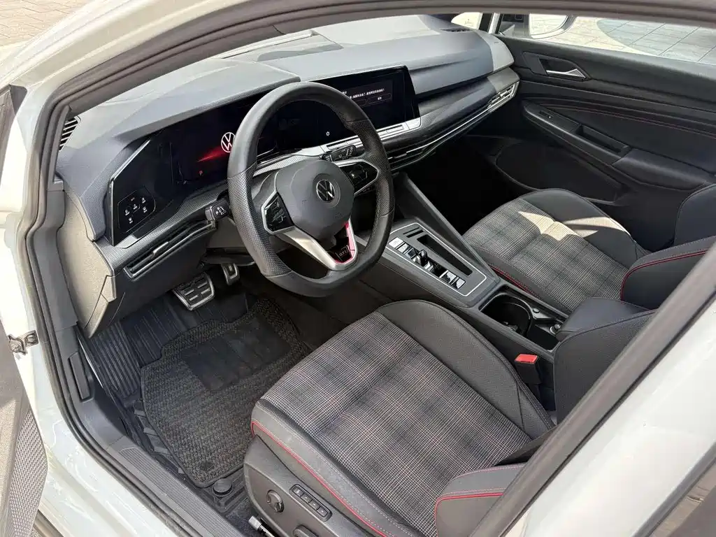 Volkswagen Golf GTI — фото 4