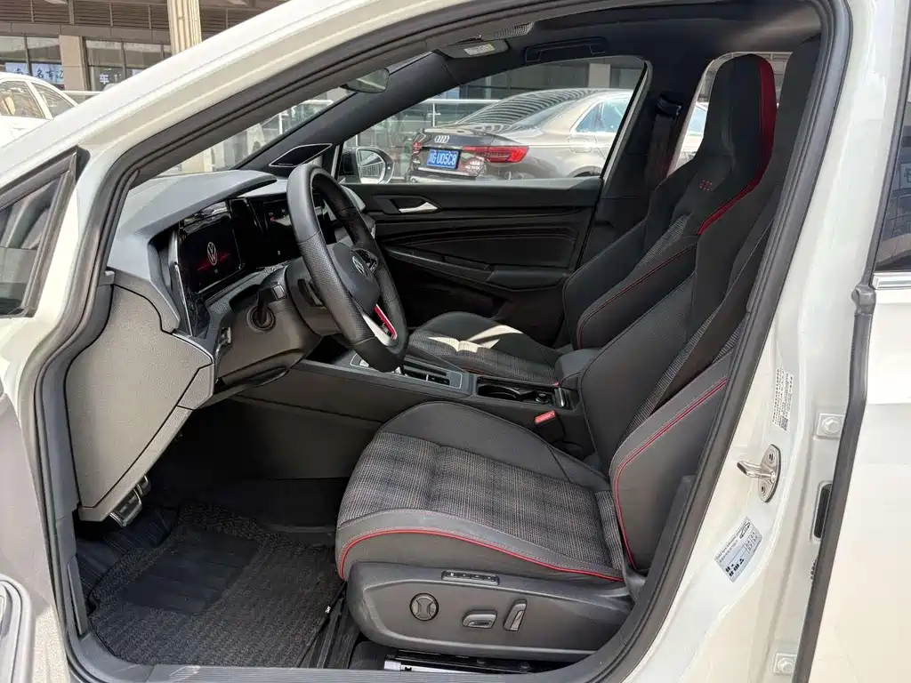 Volkswagen Golf GTI — фото 6